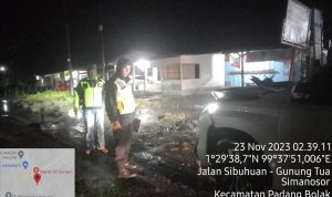Beginilah kondisi minibus usai tabrakan di Paluta