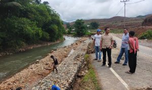 Sat Reskrim Polres Tapsel Cek Lokasi Banjir di Batang Toru