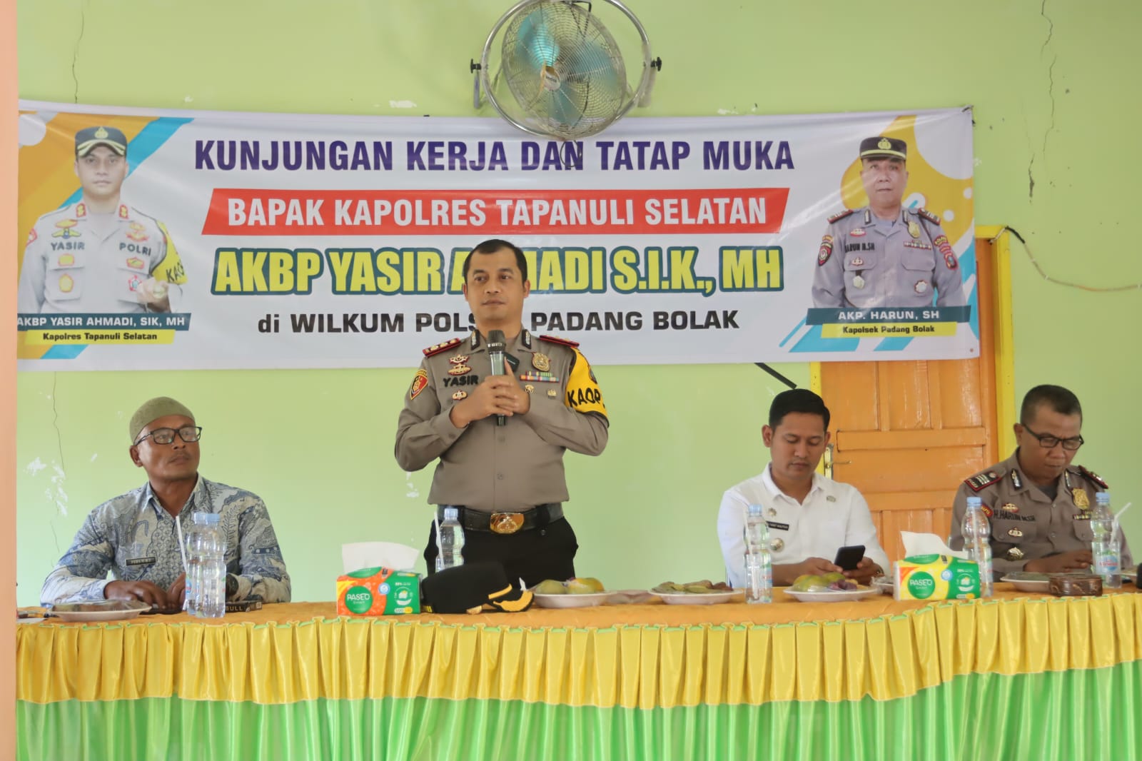 Kapolres Tapsel, AKBP Yasir Ahmadi, beri sambutan saat temu ramah dengan Forkopimcam Batang Onang, Kabupaten Paluta