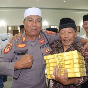 Kapolsek Padang Bolak, AKP Harun Manurung, saat peringatan malam Nuzulul Quran di Pemkab Paluta