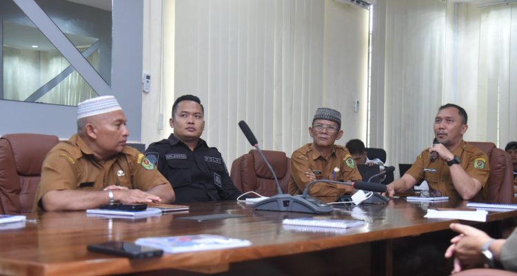 Kasi Humas Polres Tapanuli Selatan (Tapsel), Brigadir Erlangga Gautama Nasution, saat menghadiri zoom meeting terkait layanan tunggal panggilan darurat 112