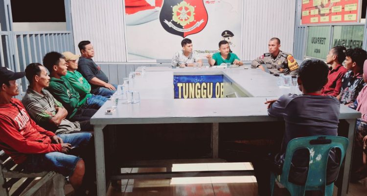 Kanit Reskrim Polsek Batang Toru, Iptu RN Tarigan, saat memimpin mediasi kasus dugaan penganiayaan hingga berakhir damai