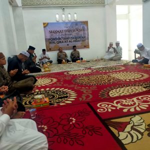 Kasat Binmas Polres Tapsel, AKP Eka Wahyudi, bersama Kapolsek Batang Toru, Iptu RN Tarigan, saat peresmian Pondok Tahfidz Qur'an wa Qira'at Al Hiayah