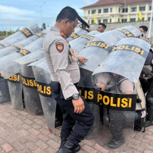 Kasat Samapta Polres Tapsel, AKP Tona Simanjuntak, saat memimpin langsung latihan rutin personel Dalmas jelang Pam Pilkada