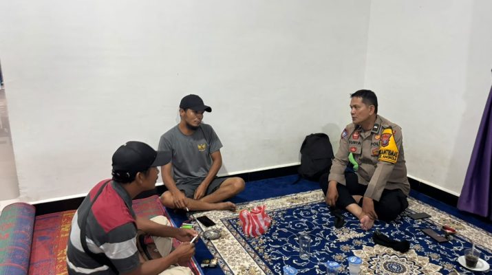 Polsek Batang Angkola Dampingi Pendataan Warga Kurang Mampu