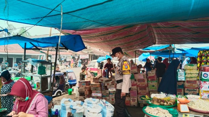 Polsek Sipirok Sambangi Pasar Pargarutan, Pantau Harga Sembako