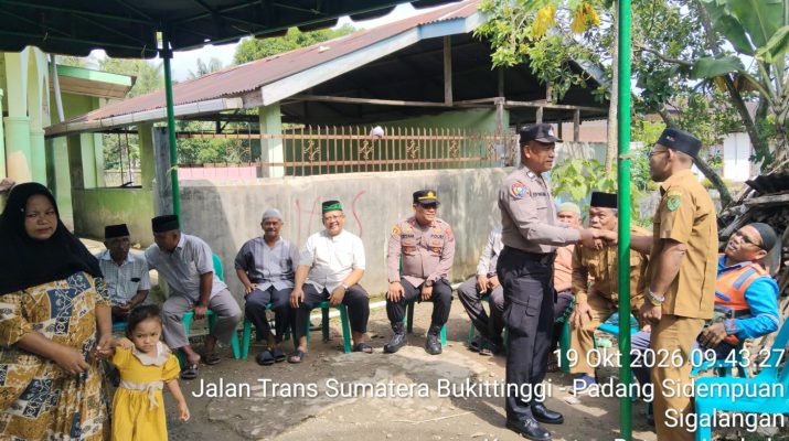 Kapolsek Batang Angkola melayat