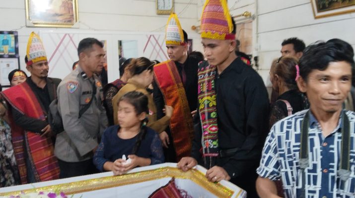 Polsek Batangtoru Melayat Warga, Sampaikan Pesan Kamtibmas